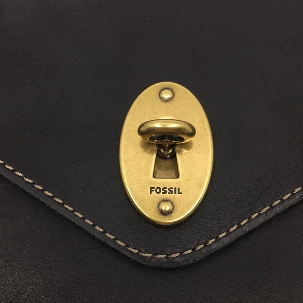 NWT Fossil Austin Clutch Black Leather Brass Hardware Removeavke Wristlet Strap